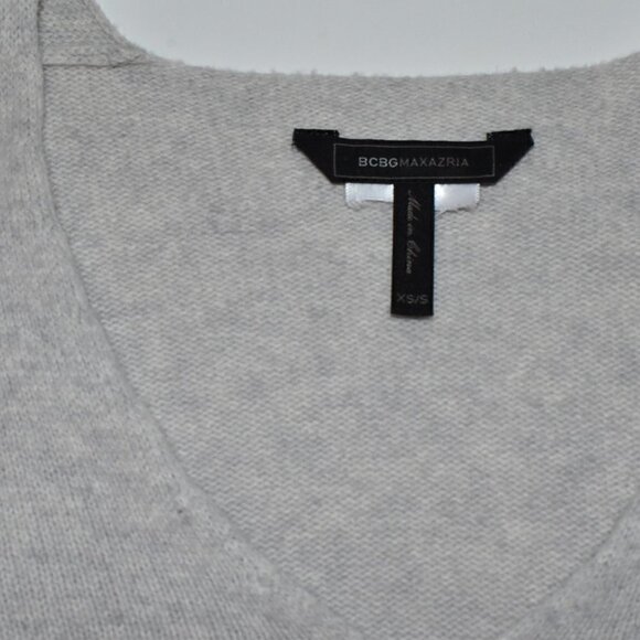 BCBG Oversized V Neck Long Sleeve Cozy Pullover Sweater Cream Size XS - Picture 3 of 7